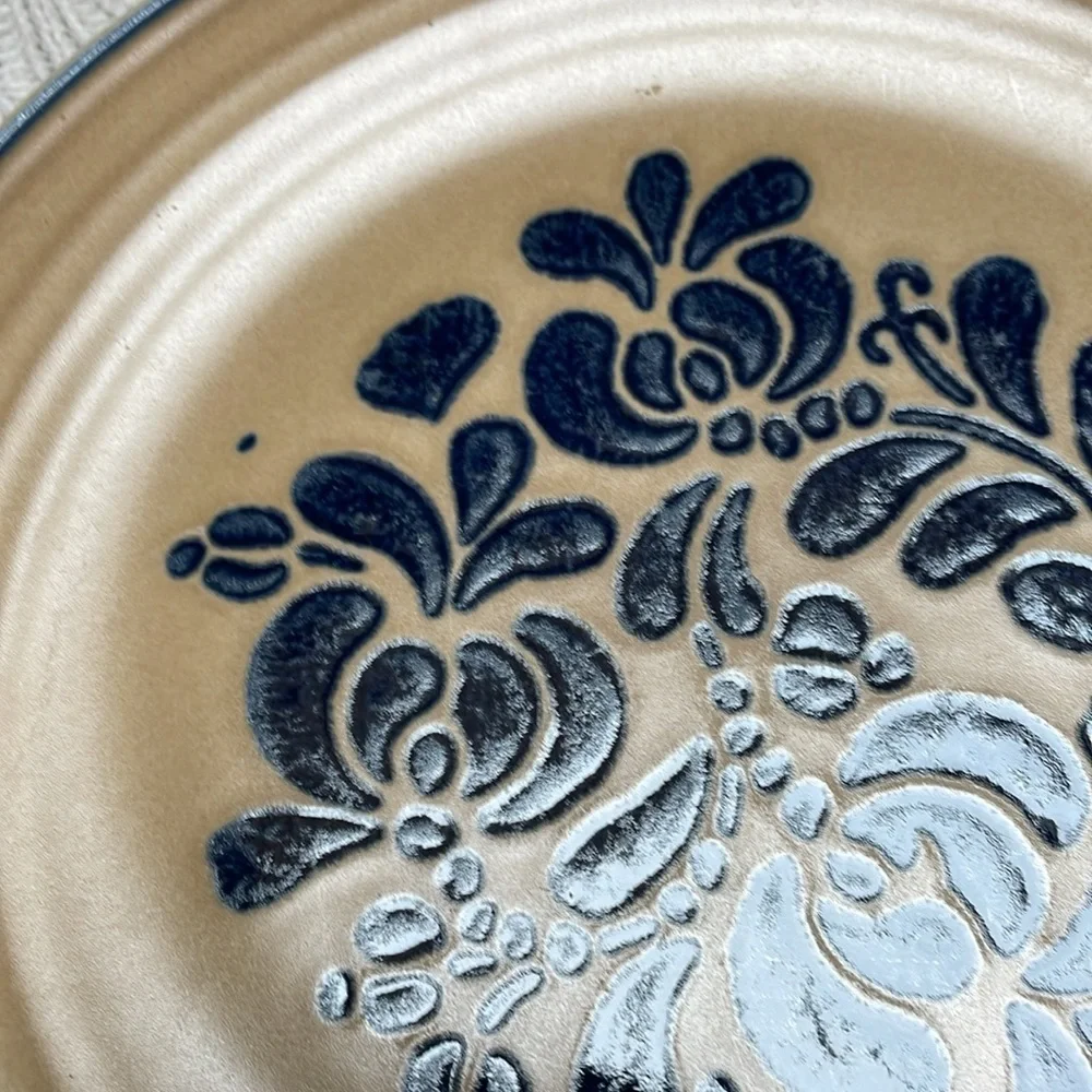 Pfaltzgraff Thomasville Pottery 2 folk art plates. Tan/blue. No chips/cracks